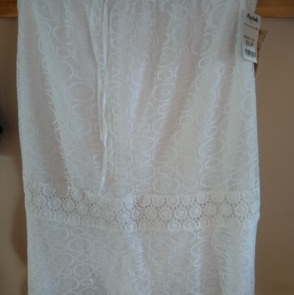 White lace skirt
